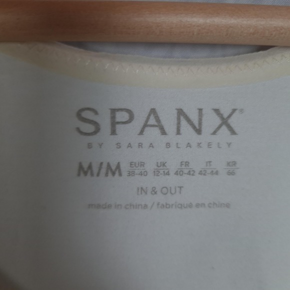 Spanx In & Out Tank Top Womens Medium White Powder Shaping Shapewear Jersey - Picture 15 of 16